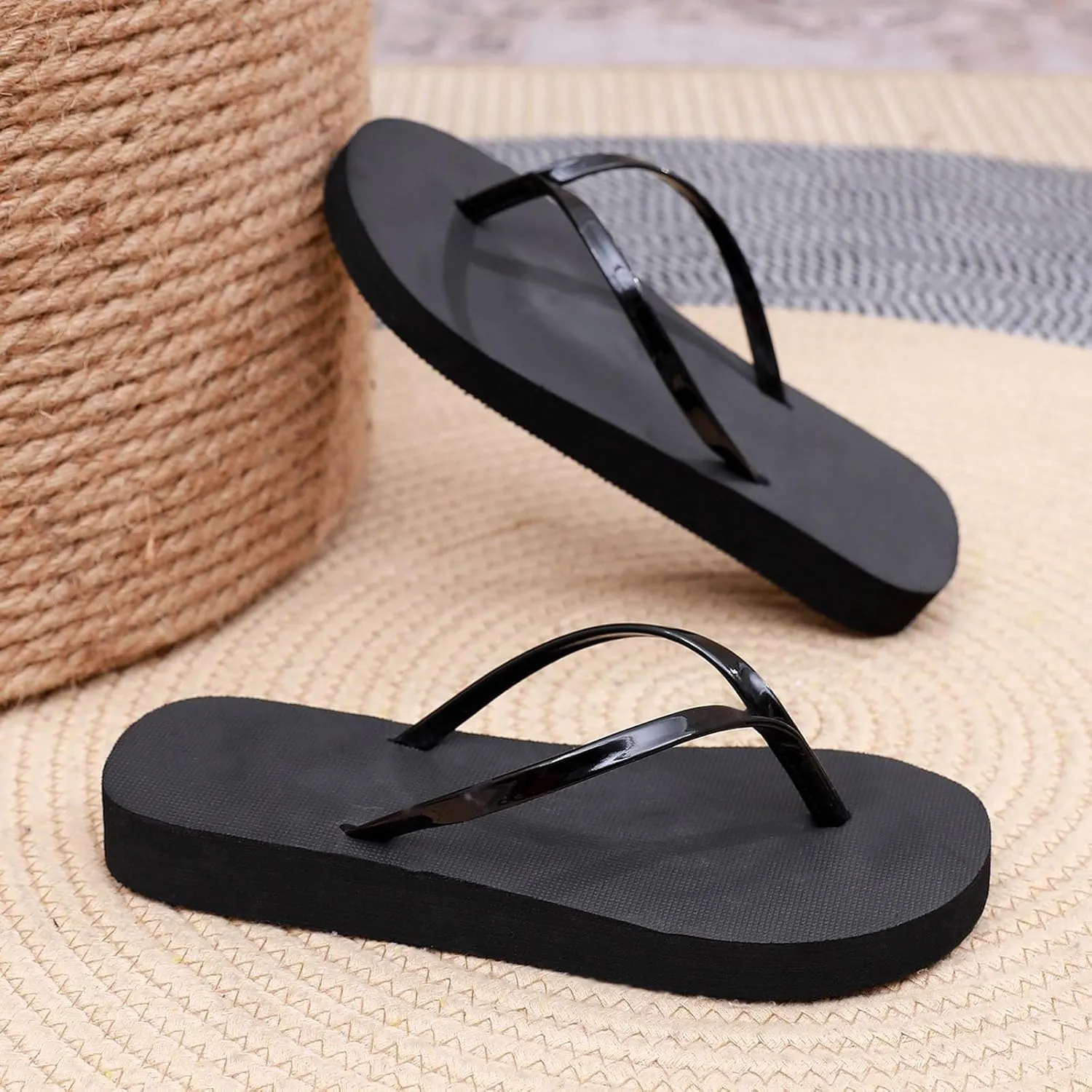 Women Shoes Flat Flip Flops Fashionable Soft Sole Outdoor Beach Flip Flops Women Slippers Memory Foam Furry